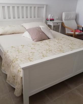 Letto matrimoniale Ikea Hemnes con rete e comodini