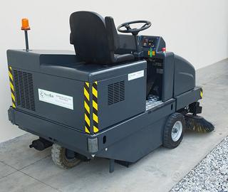 Spazzatrice nilfisk 1550 diesel usato/ricondiz