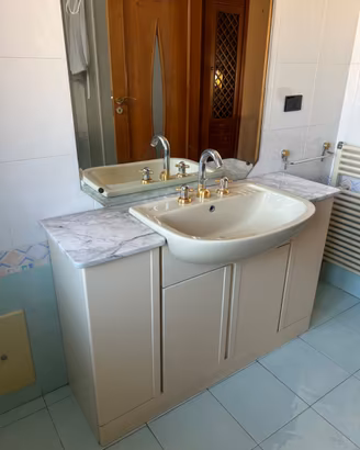 Mobile Bagno in Legno e Marmo