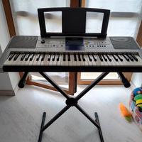Tastiera Yamaha PSR E323 con cavalletto e borsa