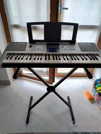 Tastiera Yamaha PSR E323 con cavalletto e borsa