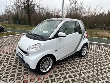 smart fortwo ( dotata di servosterzo )