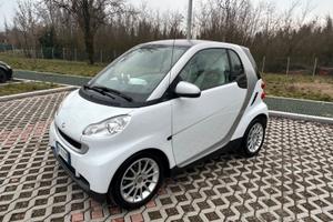 smart fortwo ( dotata di servosterzo )