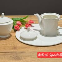 Set da tè in porcellana bianca .