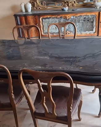 tavolo con sedie più credenza 