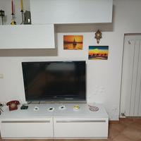 cucina + tavolo con sedie + mobile soggiorno 