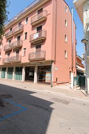 Trilocale a 50 mt dal mare e 400 dal centro