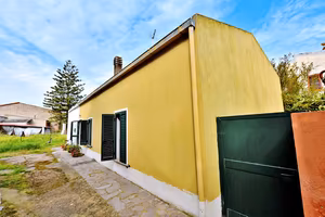 Casa indipendente con cortile privato