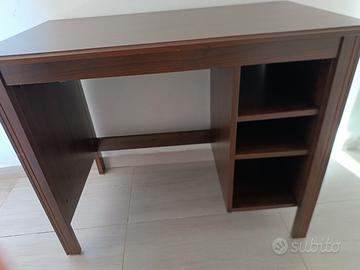 Scrivania in legno ikea