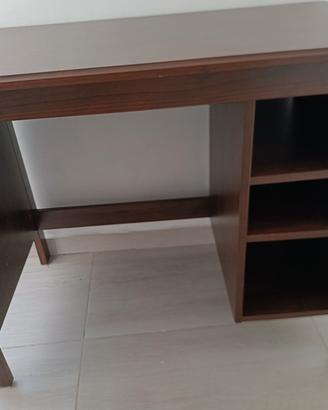 Scrivania in legno ikea