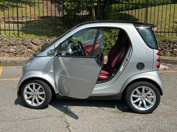 Smart fortwo 700 benzina coupé interni in pelle