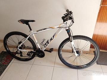 MTB ruote 27.5 freni disco meccanicamente apposto 