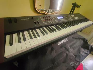 piano YAMAHA  MOXF8