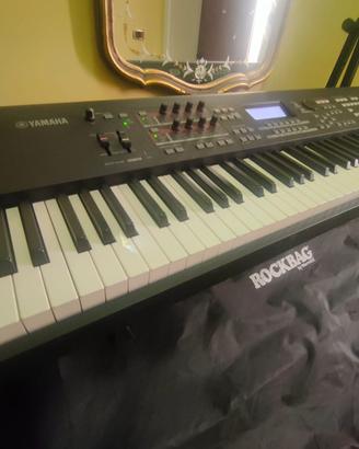 piano YAMAHA  MOXF8