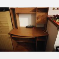 scrivania porta computer 