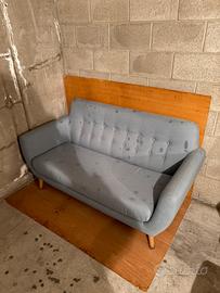 Divano , poltrona e poggia piedi