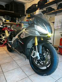 Aprilia RSV 4 pochi km