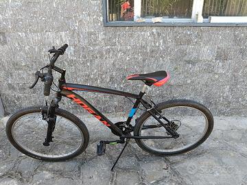 Bicicletta Hogan elegante e grintosa