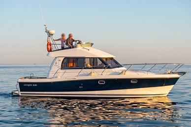 Beneteau Antares 10.80 fly bridge