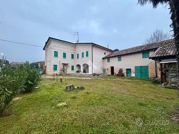 CASA SEMINDIPENDENTE A GIAVERA DEL MONTELLO