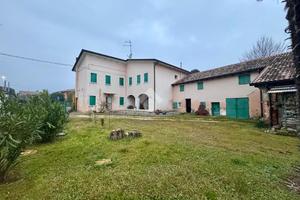 CASA SEMINDIPENDENTE A GIAVERA DEL MONTELLO