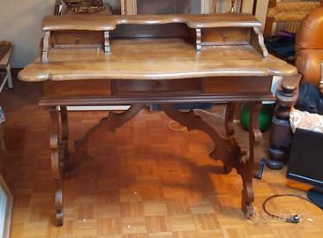 Scrittoio in legno