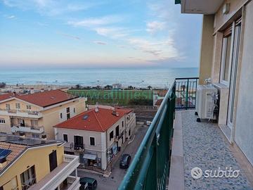 Appartamento 3 camere 2 bagni vista mare