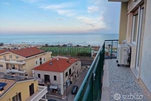 Appartamento 3 camere 2 bagni vista mare