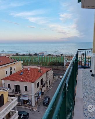 Appartamento 3 camere 2 bagni vista mare