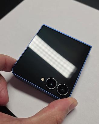 Cellulare SAMSUNG Galaxy Z Flip 7 - PARI A NUOVO