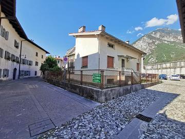 DENTRO LE MURA DI VENZONE CASA INDIPENDENTE BIC...