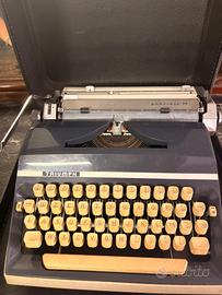 macchina da scrivere Triumph