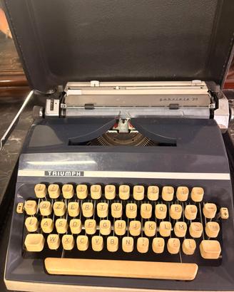 macchina da scrivere Triumph