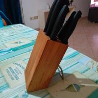 ceppo e coltelli da cucina 