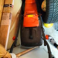 2 taglia erba,taglia siepe e un decespugliatore