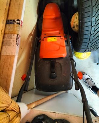 2 taglia erba,taglia siepe e un decespugliatore