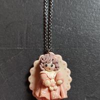 Collana con bambolina 