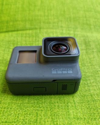 Action camera GoPro HERO 6 con accessori