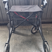 Carrello deambulatore per anziani