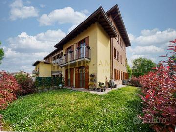 Villetta a schiera di 217 m² con 5 locali e box au