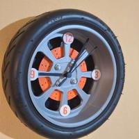Orologio da muro a forma di ruota d'auto