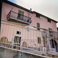 Casa su due piani con 2 appartamenti