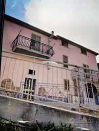 Casa su due piani con 2 appartamenti