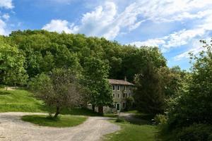 Borgo con terreni a Viano (RE)