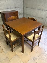 Tavolo in legno massello allungabile più 4 sedie