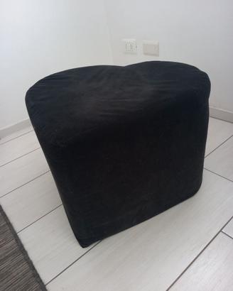 Pouf nero, resistente.