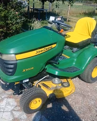 trattorino tagliaerba John Deere X300R