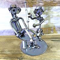 Scultura viti e bulloni ortopedico infermiere.