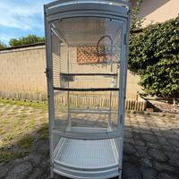 Gabbia pappagallo e uccelli