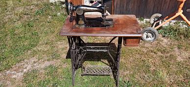 macchina da cucire Singer antica 